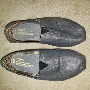 Tom's slip-on